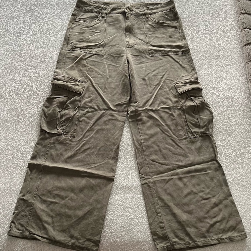 Casual Guess Cargo Pants in Olive Green